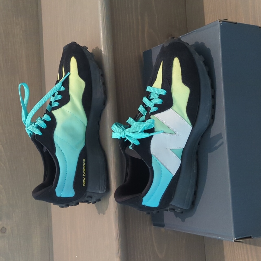 New Balance Men's size 7.5/9women